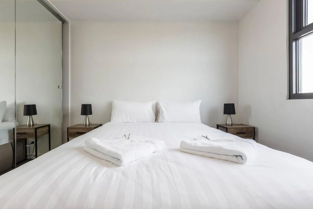 Image 6 of Light-filled Stylish Living in Diverse Hawthorn