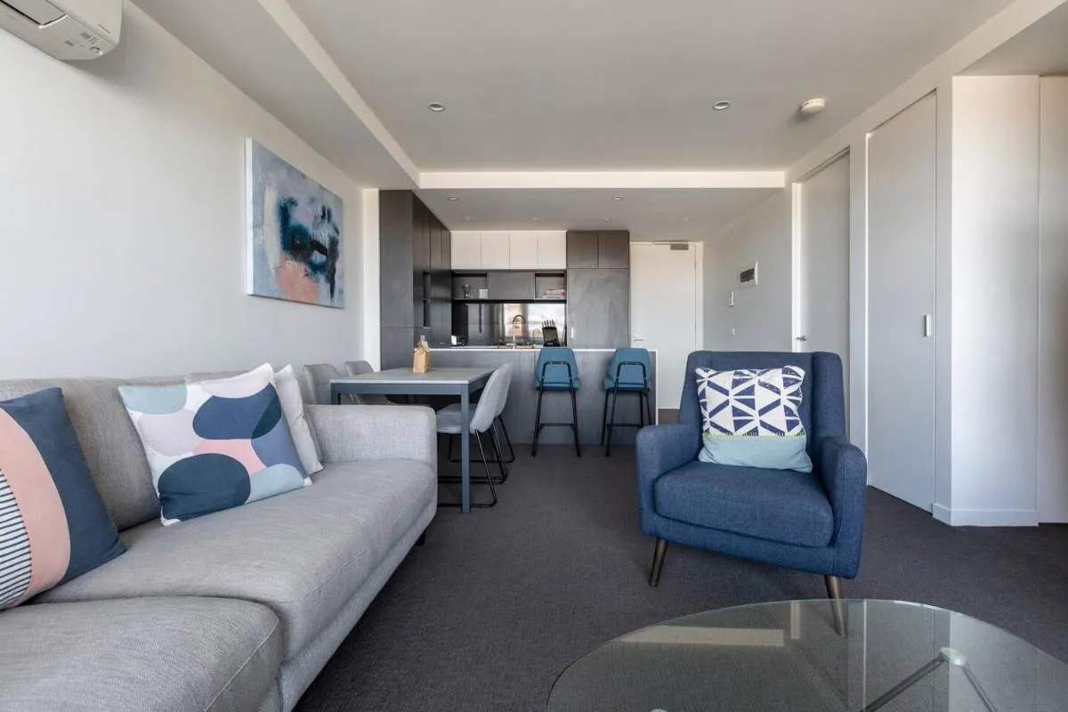Image 3 of Light-filled Stylish Living in Diverse Hawthorn