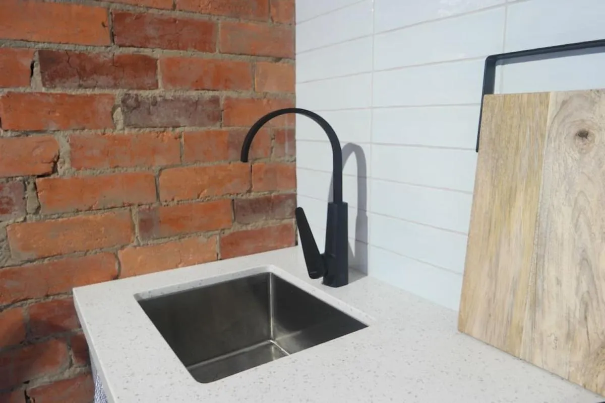 Image 6 of Lonsdale Street Studio Apartment