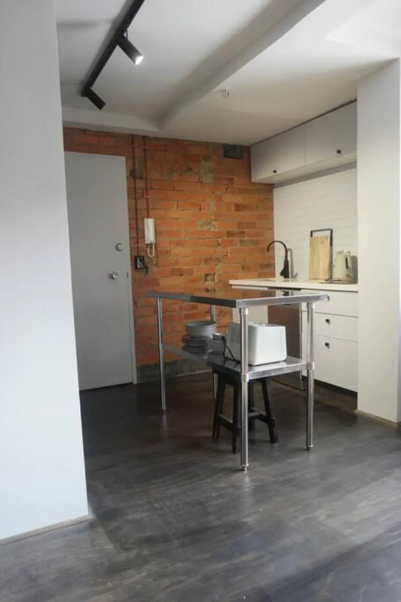 Image 4 of Lonsdale Street Studio Apartment