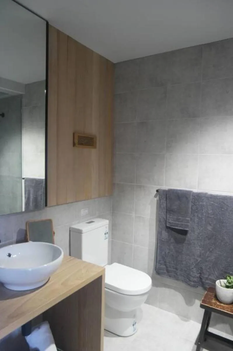 Image 3 of Lonsdale Street Studio Apartment