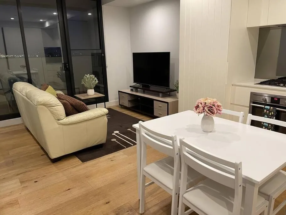 Image 4 of Lovely 1BD condo with free parking city view