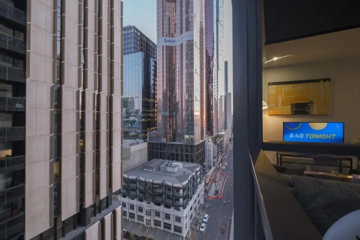 Image 4 of Lovely 2br Apartment Balcony Wifi Cbd