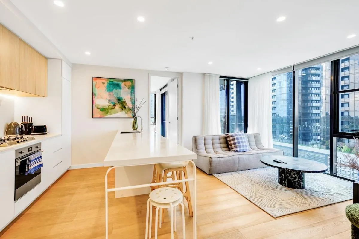Image 3 of Lux 1 bedroom Executive Apt in Box Hill