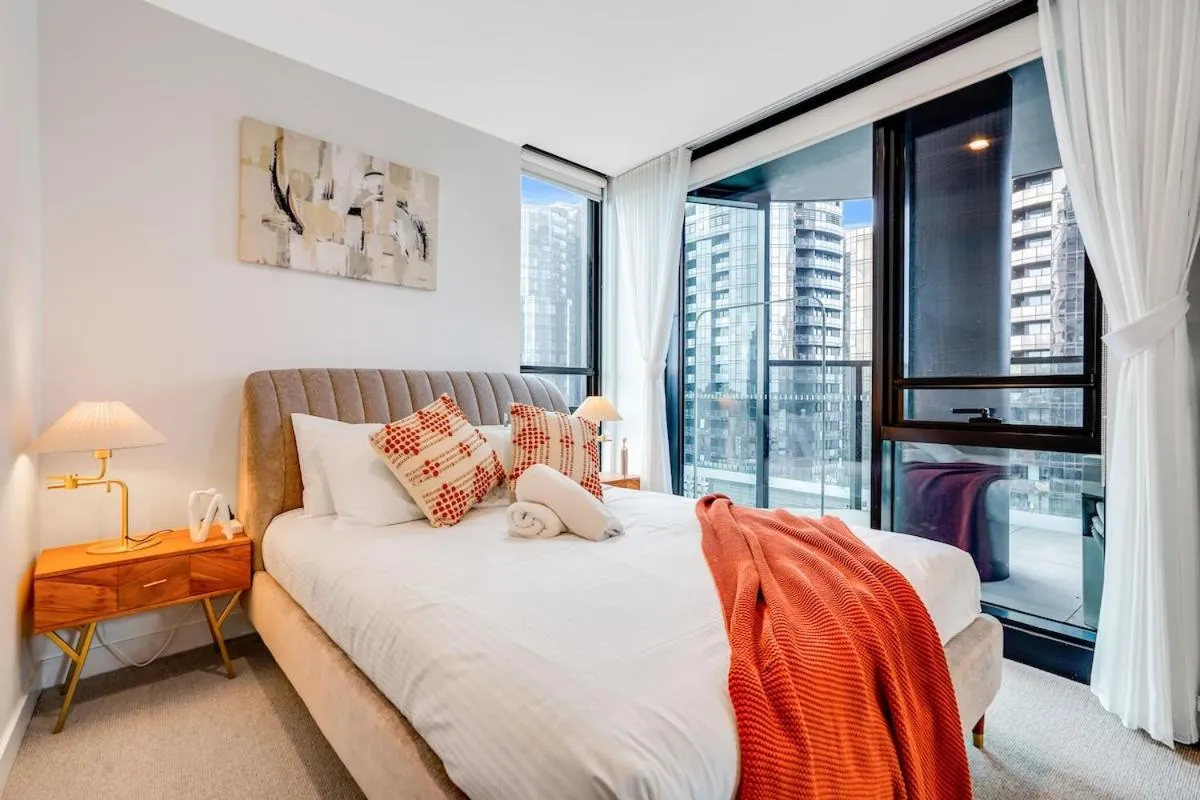 Image 1 of Lux 1 bedroom Executive Apt in Box Hill