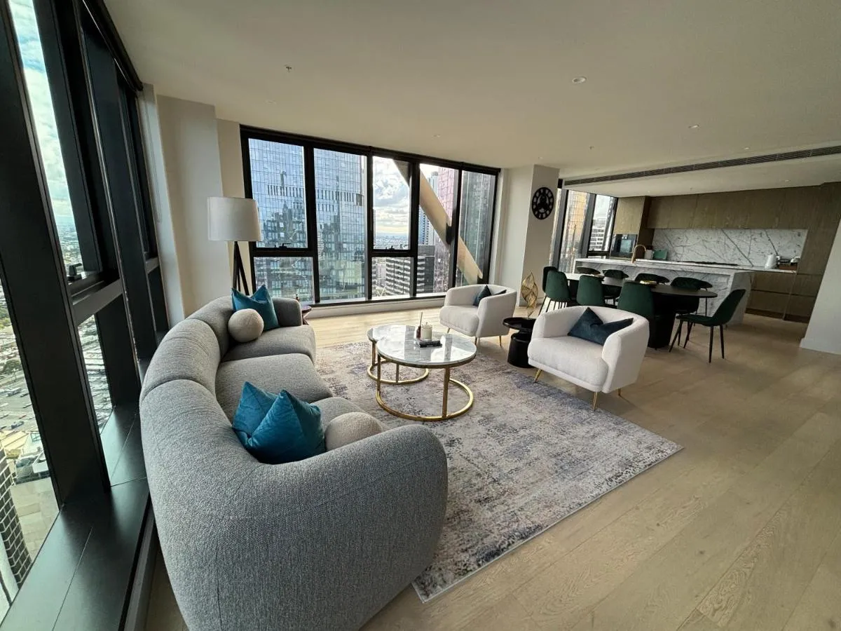 Image 2 of Lux CBD Penthouse with 270views Spacious & Great Location