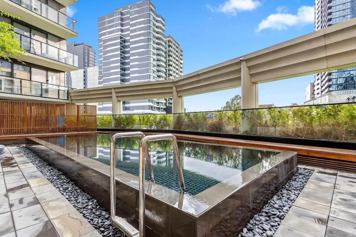 Image 5 of Luxe 2BR Retreat POOL GYM & PARKING South Yarra