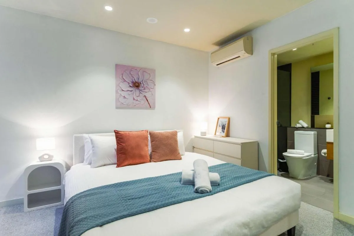 Image 6 of Luxe 2BR Retreat POOL GYM & PARKING South Yarra