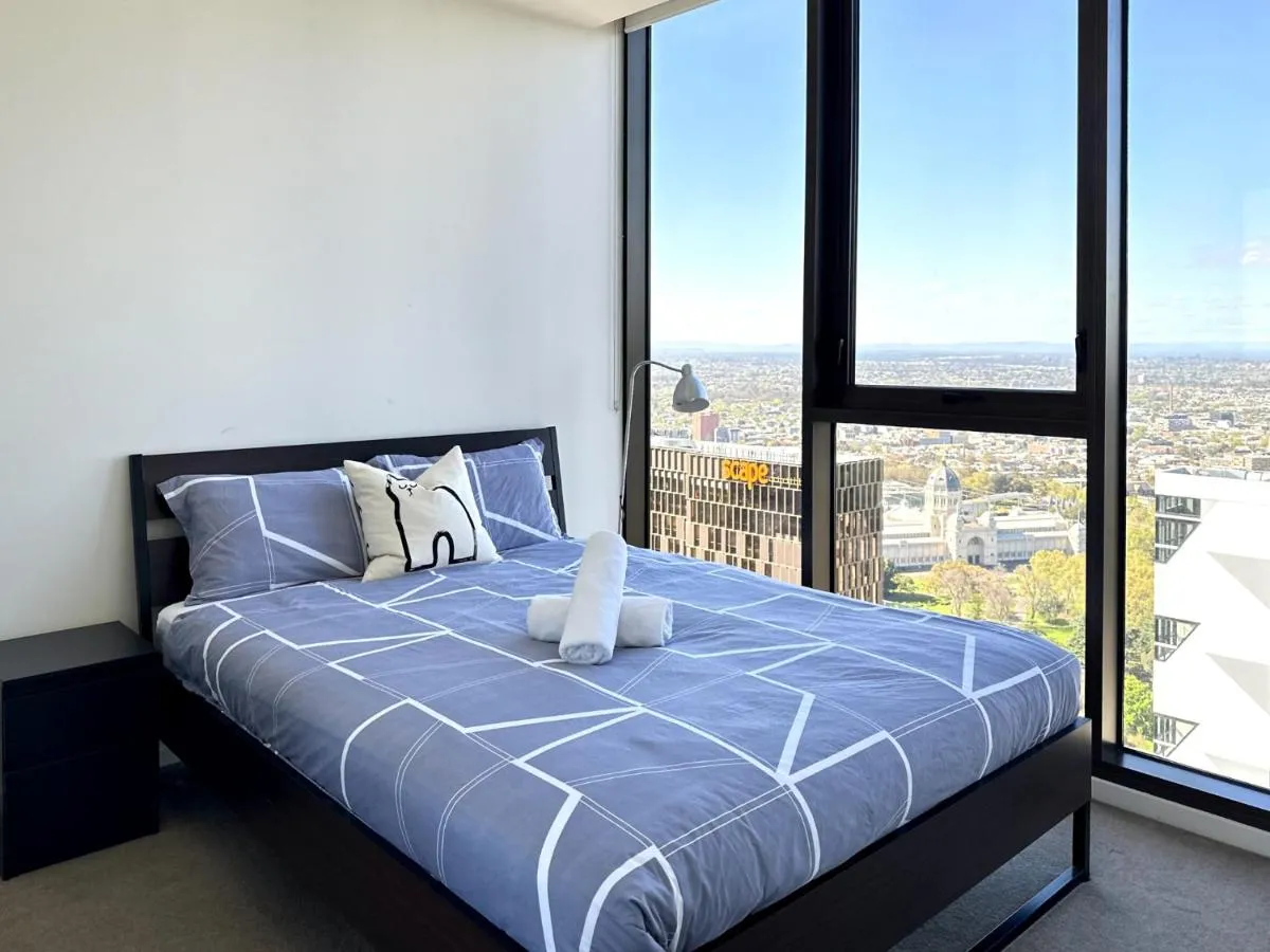 Image 6 of Luxurious 2 Bed Apartment with Captivating View