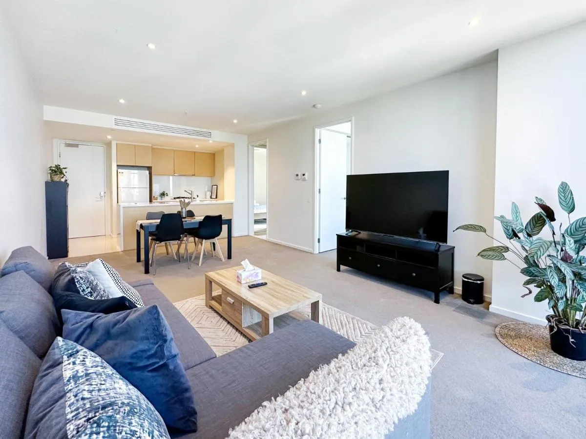 Image 2 of Luxurious 2 Bed Apartment with Captivating View