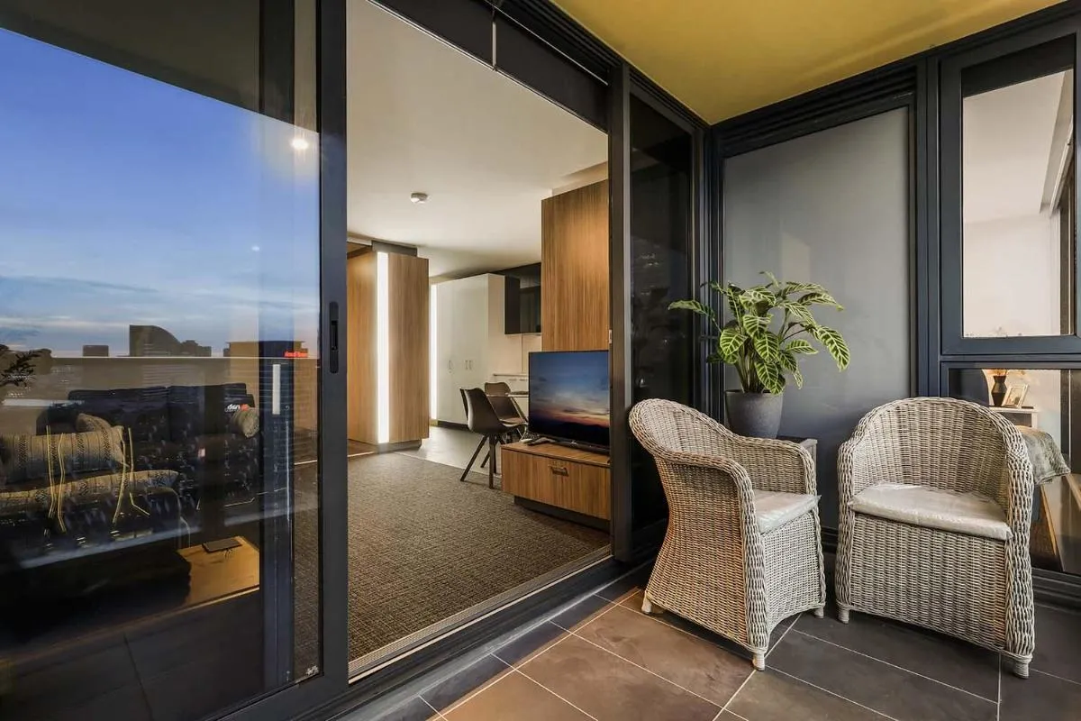Image 3 of Luxurious Urban Retreat with Stunning Views