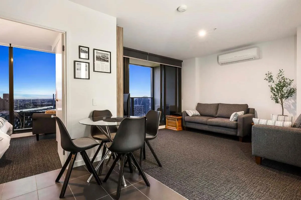 Image 6 of Luxurious Urban Retreat with Stunning Views