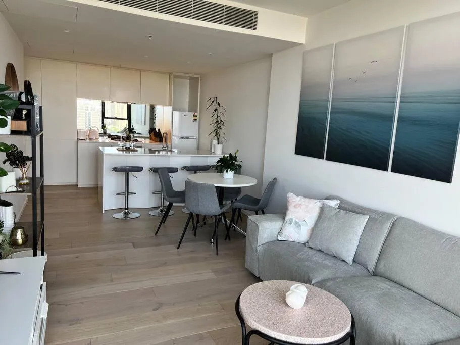 Image 2 of Luxury 3 Bed 2 Bath + car park at Melbourne Square
