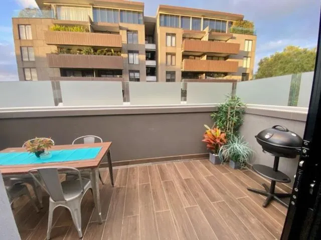 Image of Luxury Beachside Townhouse – Walk to Beach – Private Rooftop Terrace