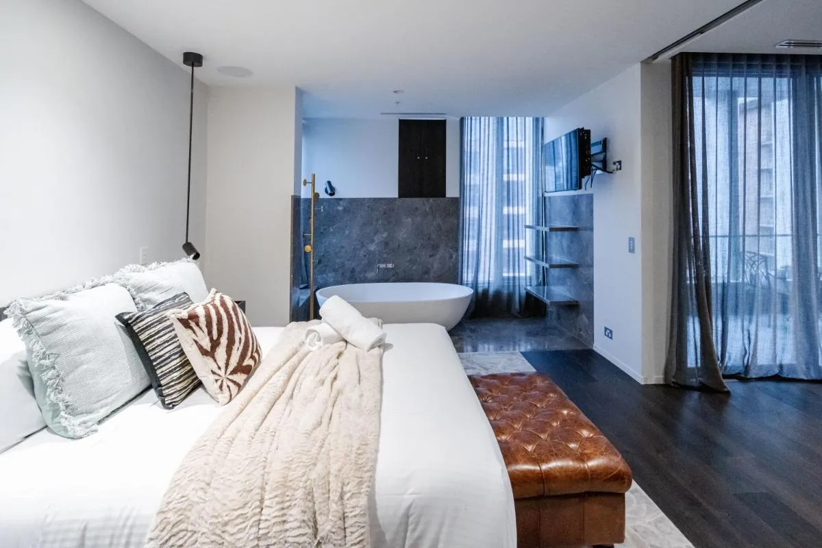 Image 1 of Luxury Melbourne CBD Apt in Iconic QT Building