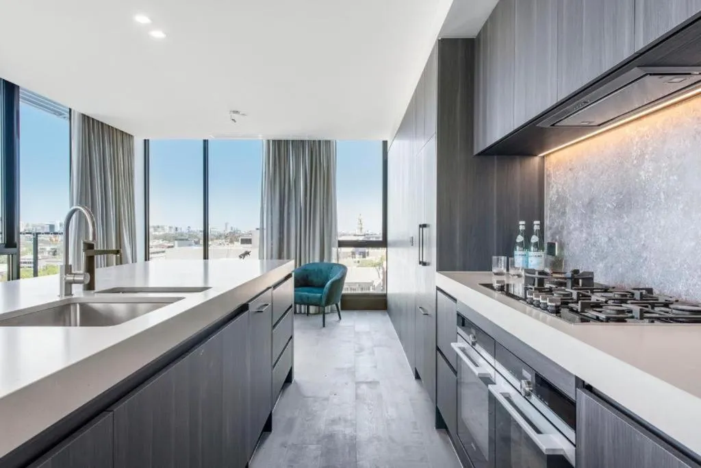 Image 2 of Luxury Penthouse with Astonishing Bay and City Views