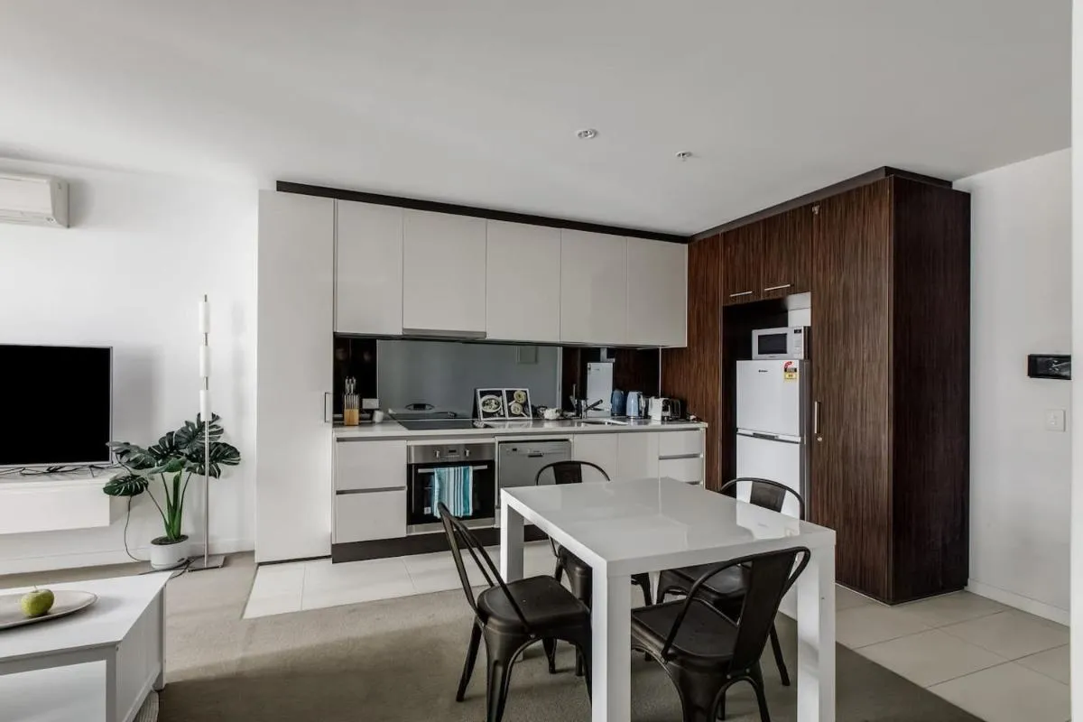 Image 4 of Metro Muse – Minimalist Chic for Couples in CBD
