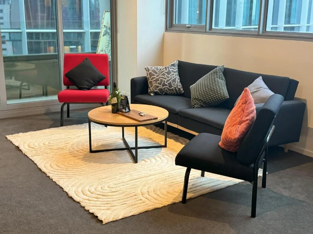 Image of Minimalist 2-Bed, 2-Bath Apartment in Melbourne CBD – Free Parking