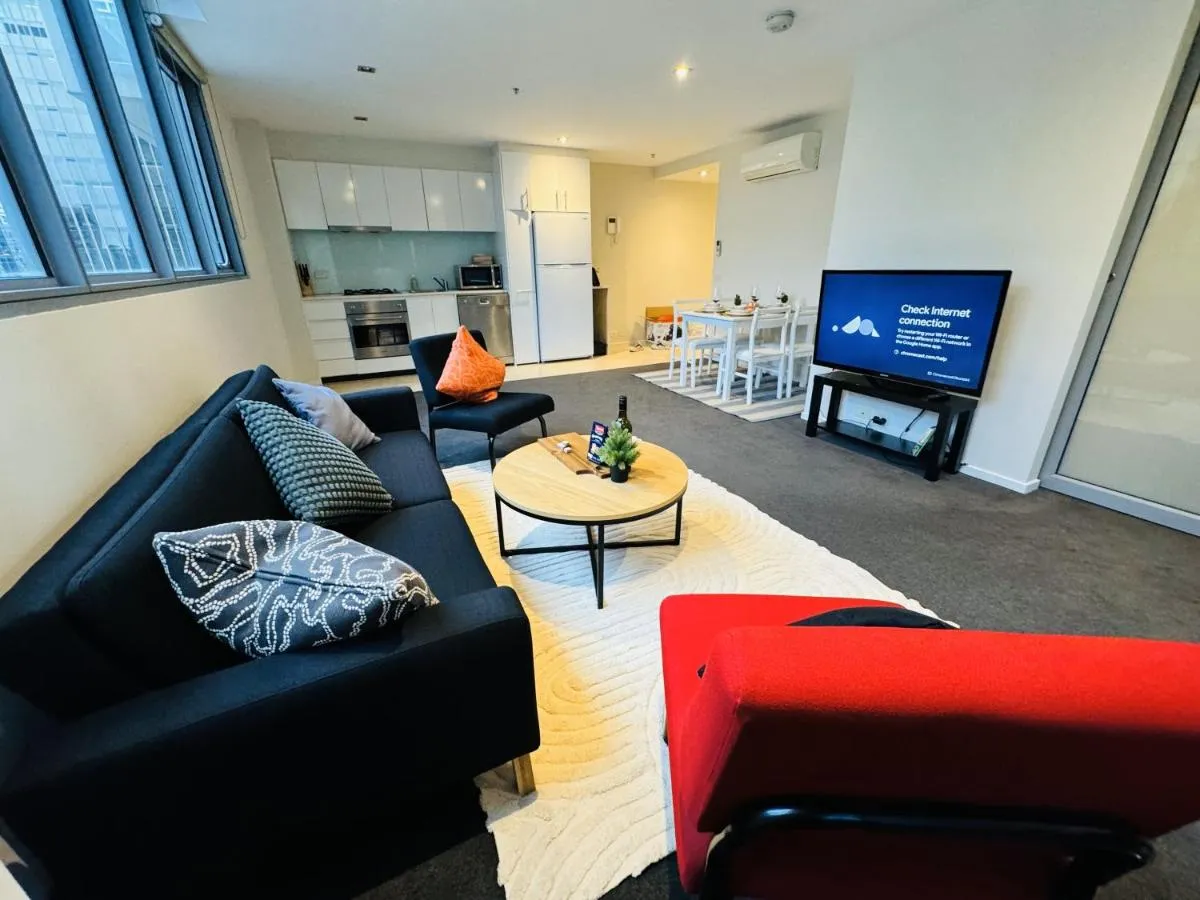 Image 2 of Minimalist 2-Bed, 2-Bath Apartment in Melbourne CBD – Free Parking