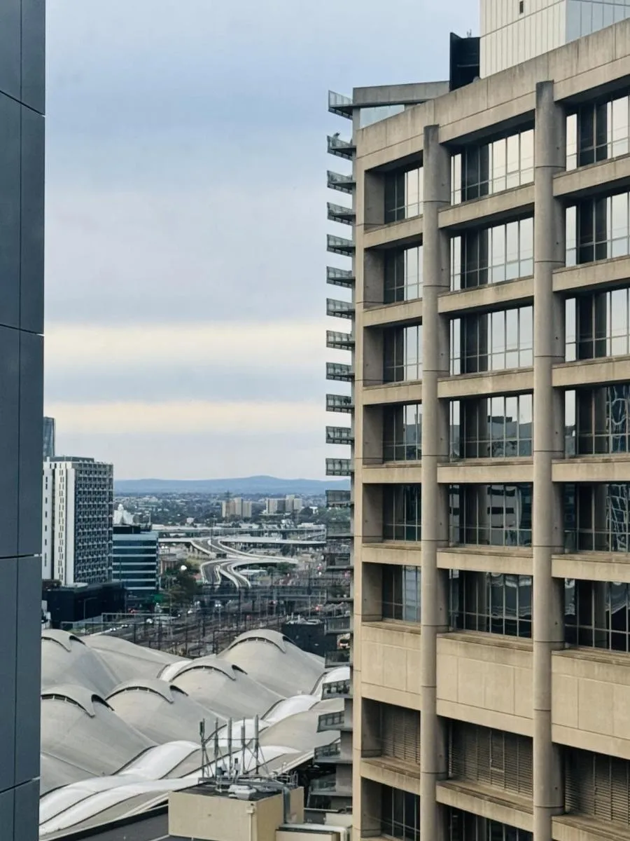 Image 6 of Minimalist 2-Bed, 2-Bath Apartment in Melbourne CBD – Free Parking