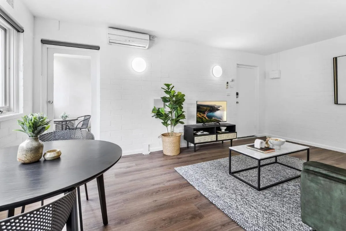 Image 3 of Modern 1-Bed Apartment with Cosy Balcony