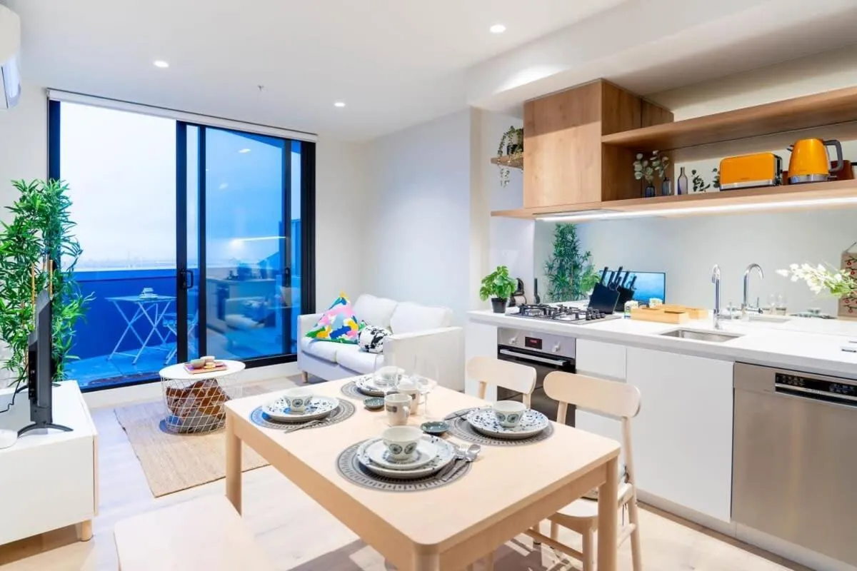 Image 4 of Modern 2B APT BayViews*Pool*GYM