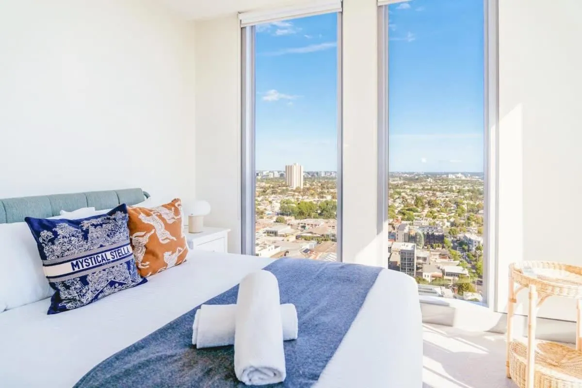 Image 1 of Modern 2B APT BayViews*Pool*GYM