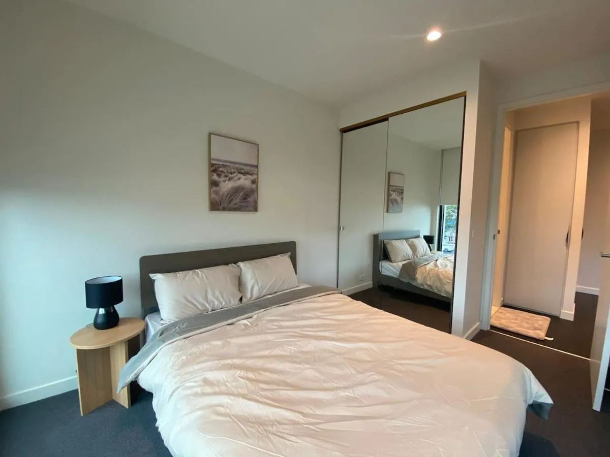 Image 5 of Modern 2-Bed Apt with Parking in West Melbourne