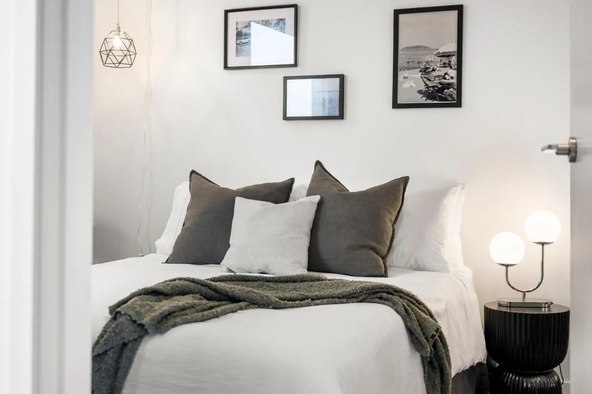 Image 4 of Modern, Elegant Oasis