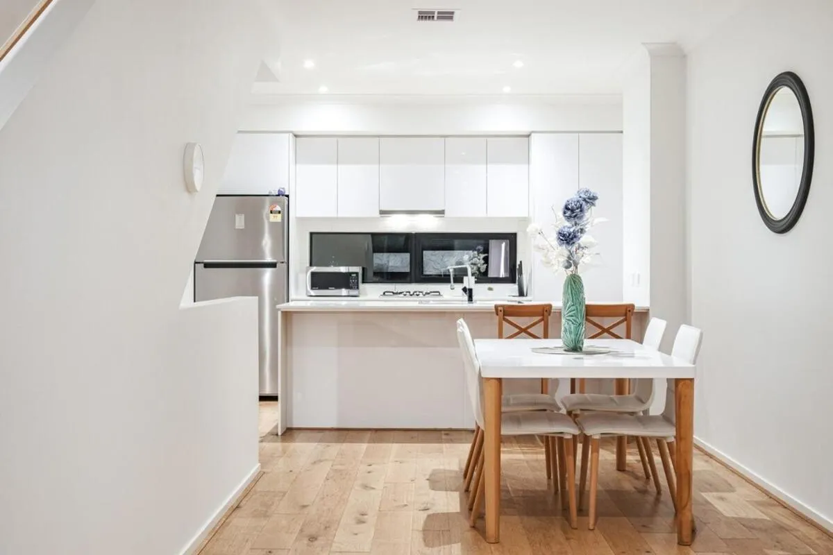 Image 3 of Modern Living 2br Townhouse In Maidstoneoffice