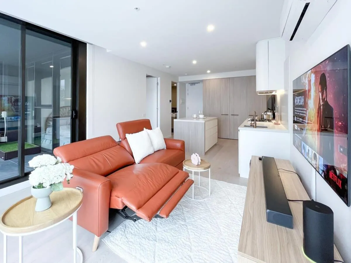 Image 4 of Modern Luxury 2B2B Sky Garden SmartTV