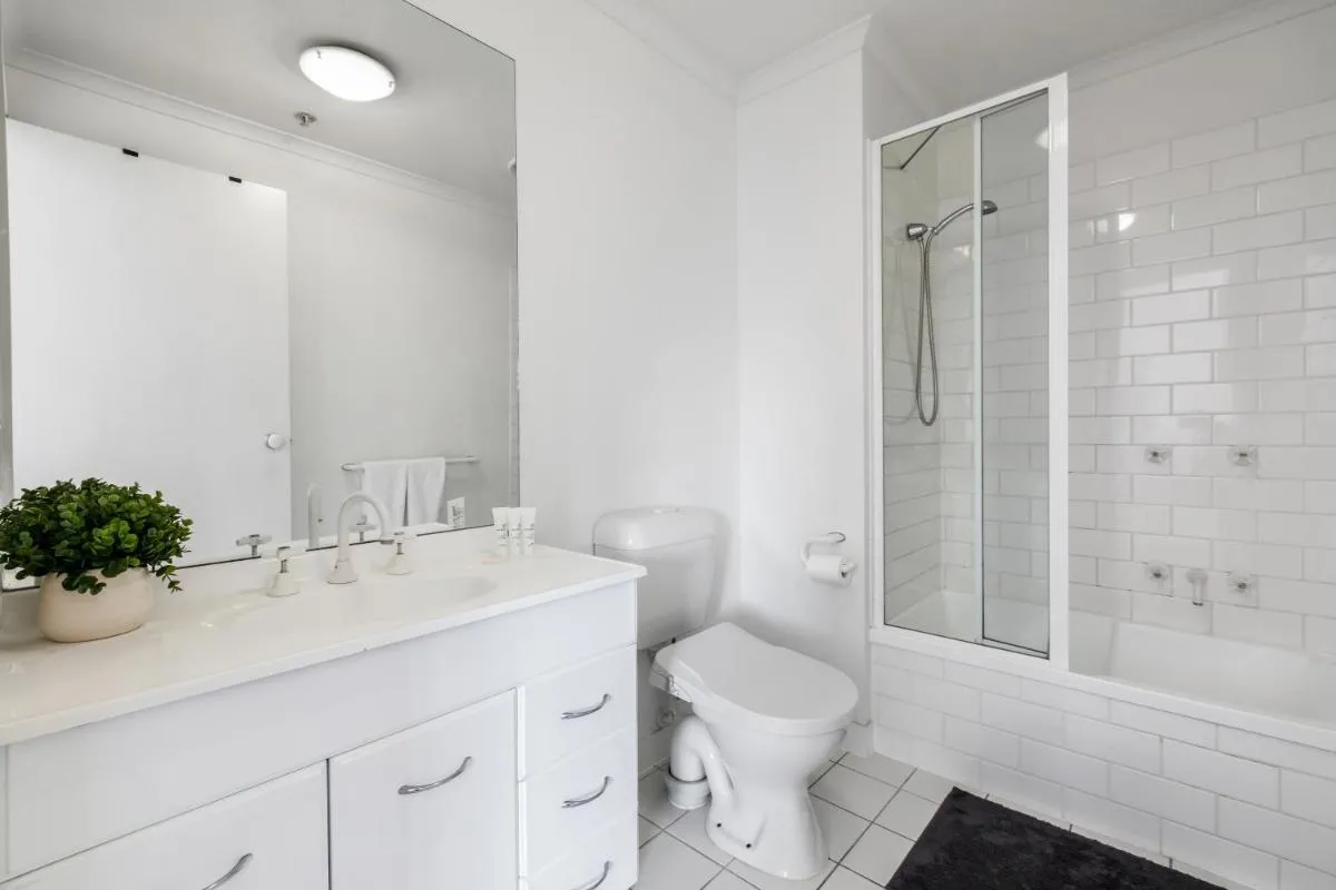 Image 2 of Modern Nomads Stunning City & River View 3BR with Carpark