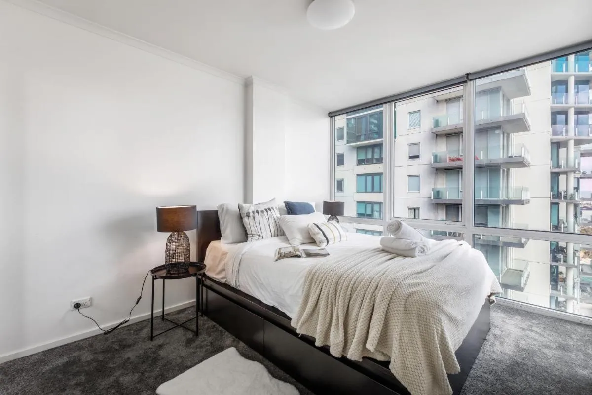 Image 1 of Modern Nomads Stunning City & River View 3BR with Carpark