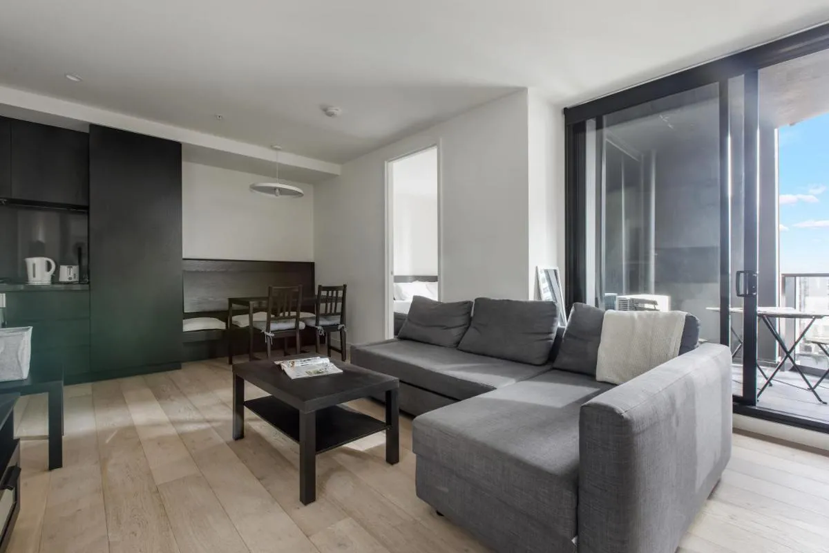 Image 4 of Modern Nomads Urban Gem on Empire 2BR Walk to Melbourne Central with Parking