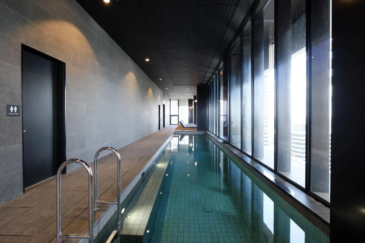 Image 3 of Modern Nomads Urban Gem on Empire 2BR Walk to Melbourne Central with Parking