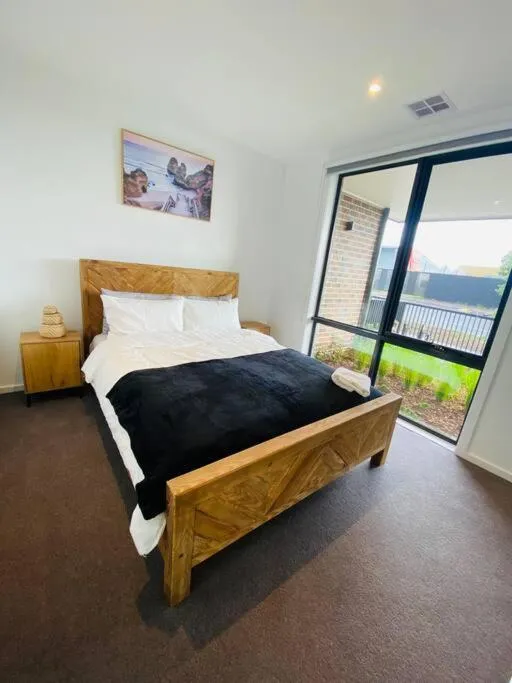 Image 4 of Modern oasis