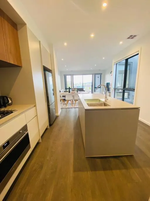 Image 6 of Modern oasis