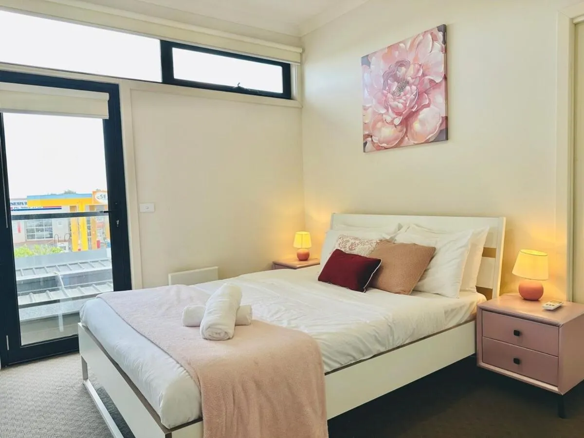 Image 6 of Mt Waverley Spacious 2br2ba Parking Wifi Balcony