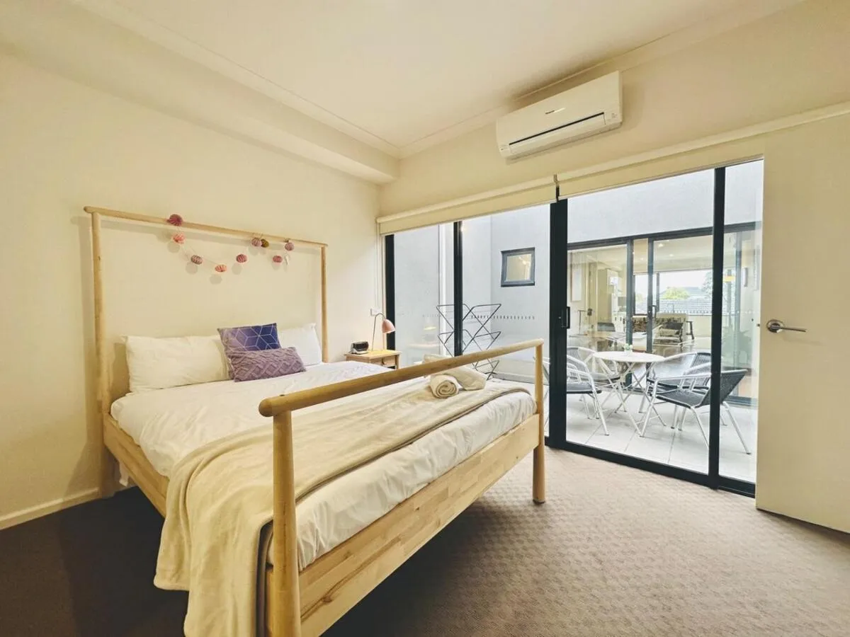 Image 1 of Mt Waverley Spacious 2br2ba Parking Wifi Balcony