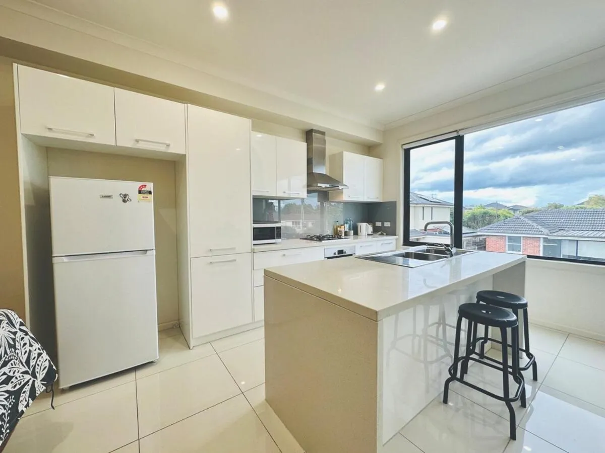 Image 3 of Mt Waverley Spacious 2br2ba Parking Wifi Balcony