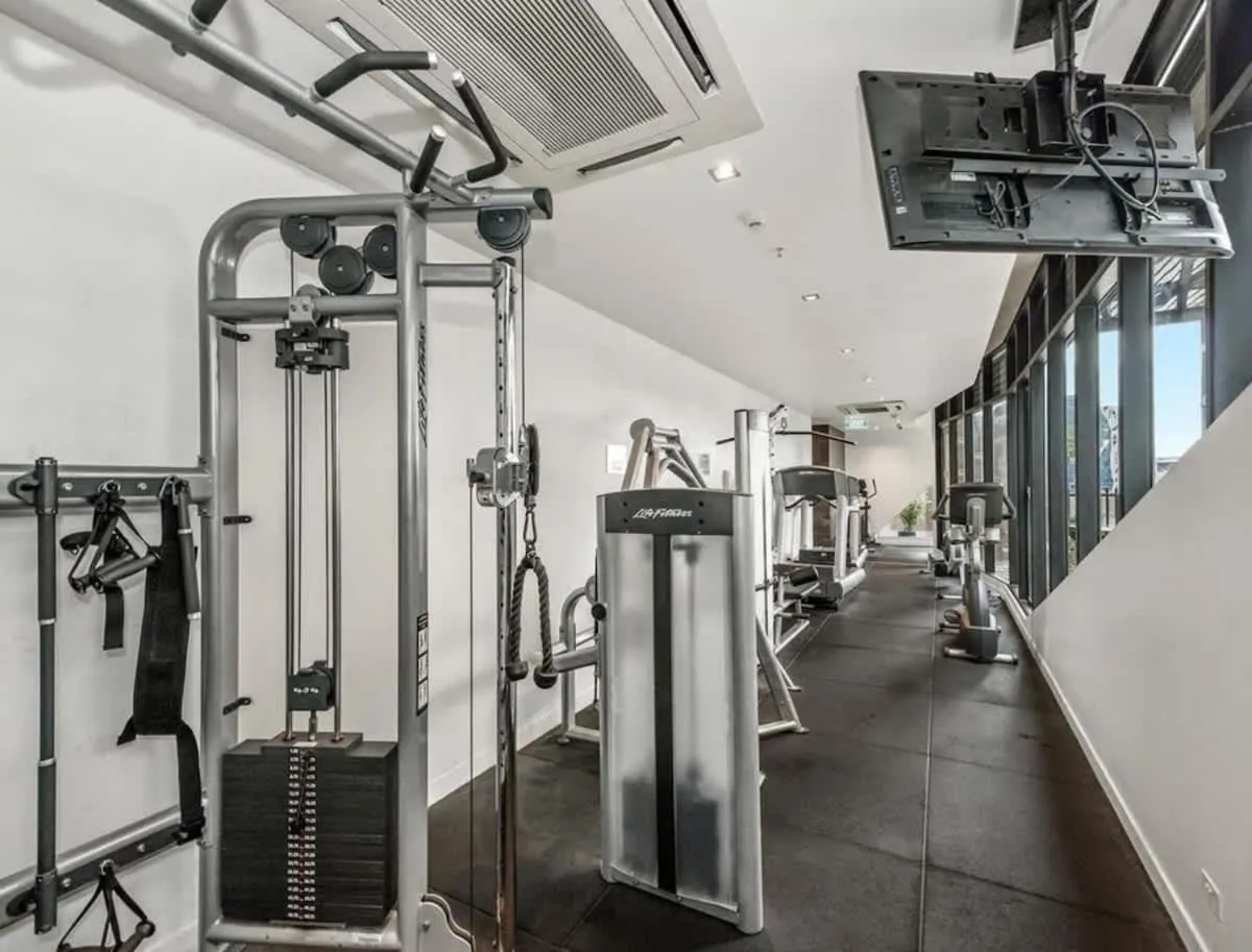 Image 4 of Neo200 – Sophisticated 2bed CBD Apt with parking