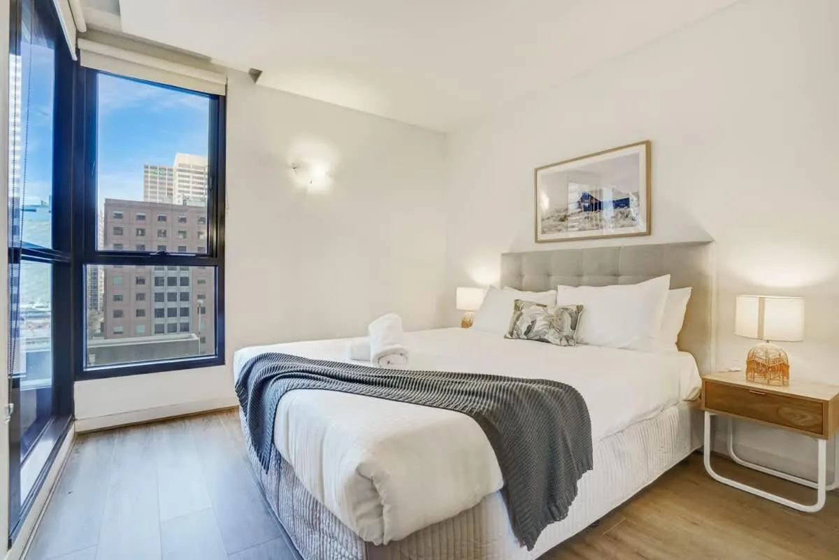 Image 1 of Neo200 – Sophisticated 2bed CBD Apt with parking