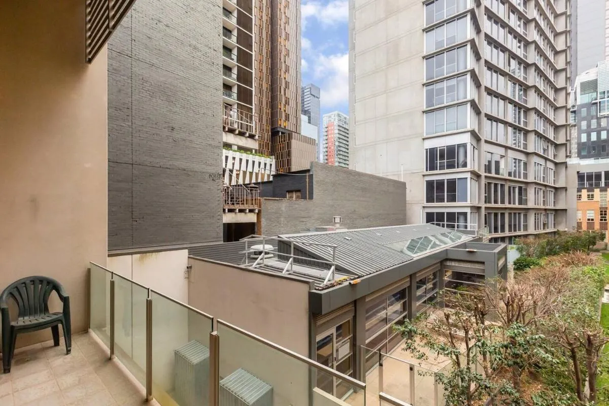Image 6 of New York Lofted CBD Retreat with Pool and Parking