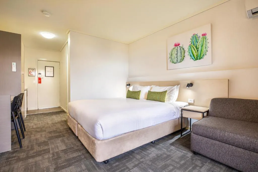 Image of Nightcap at Shoppingtown Hotel