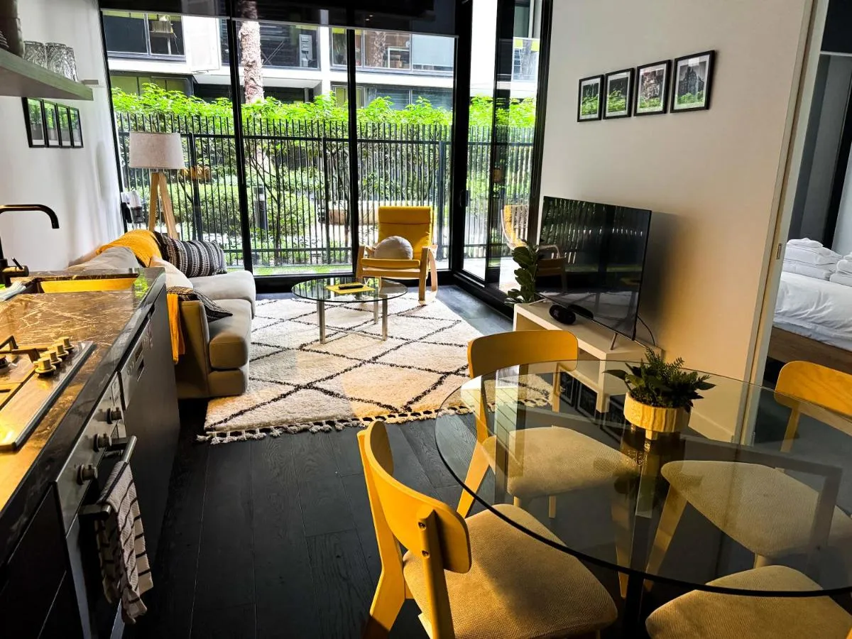 Image 2 of North Melbourne Retreat