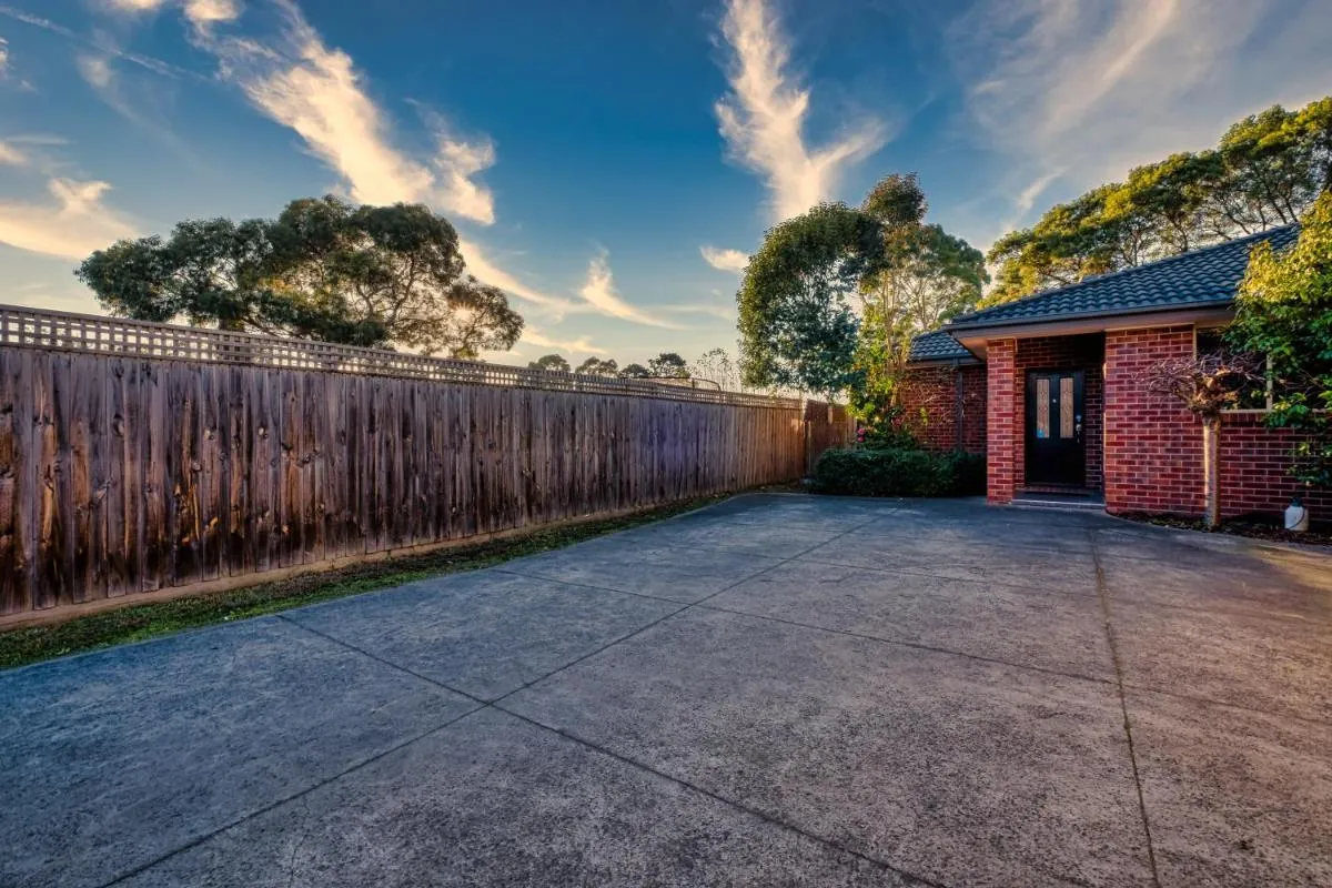 Image 5 of Nunawading Beautiful 3br Housedeckingcourtyard