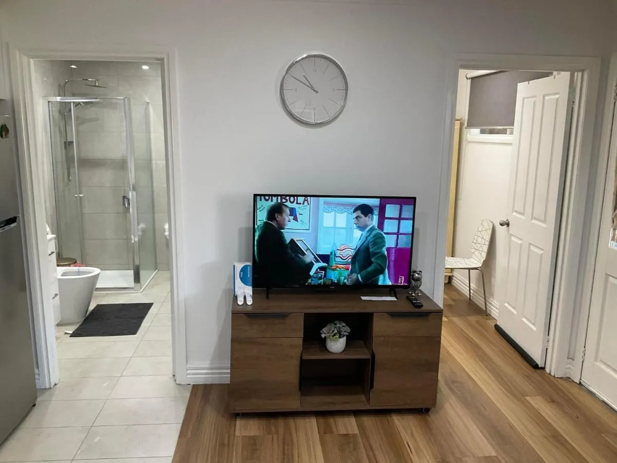 Image 4 of Oakleigh Private unit