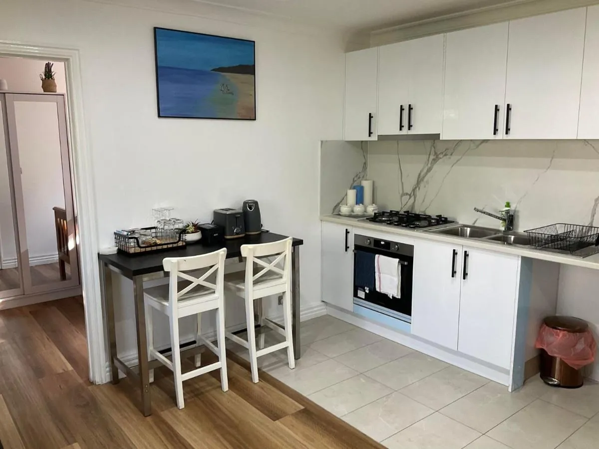 Image 2 of Oakleigh Private unit