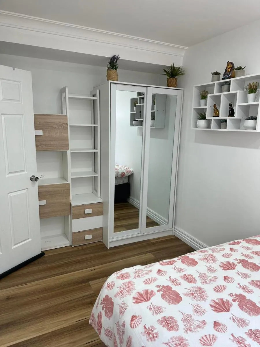 Image 6 of Oakleigh Private unit