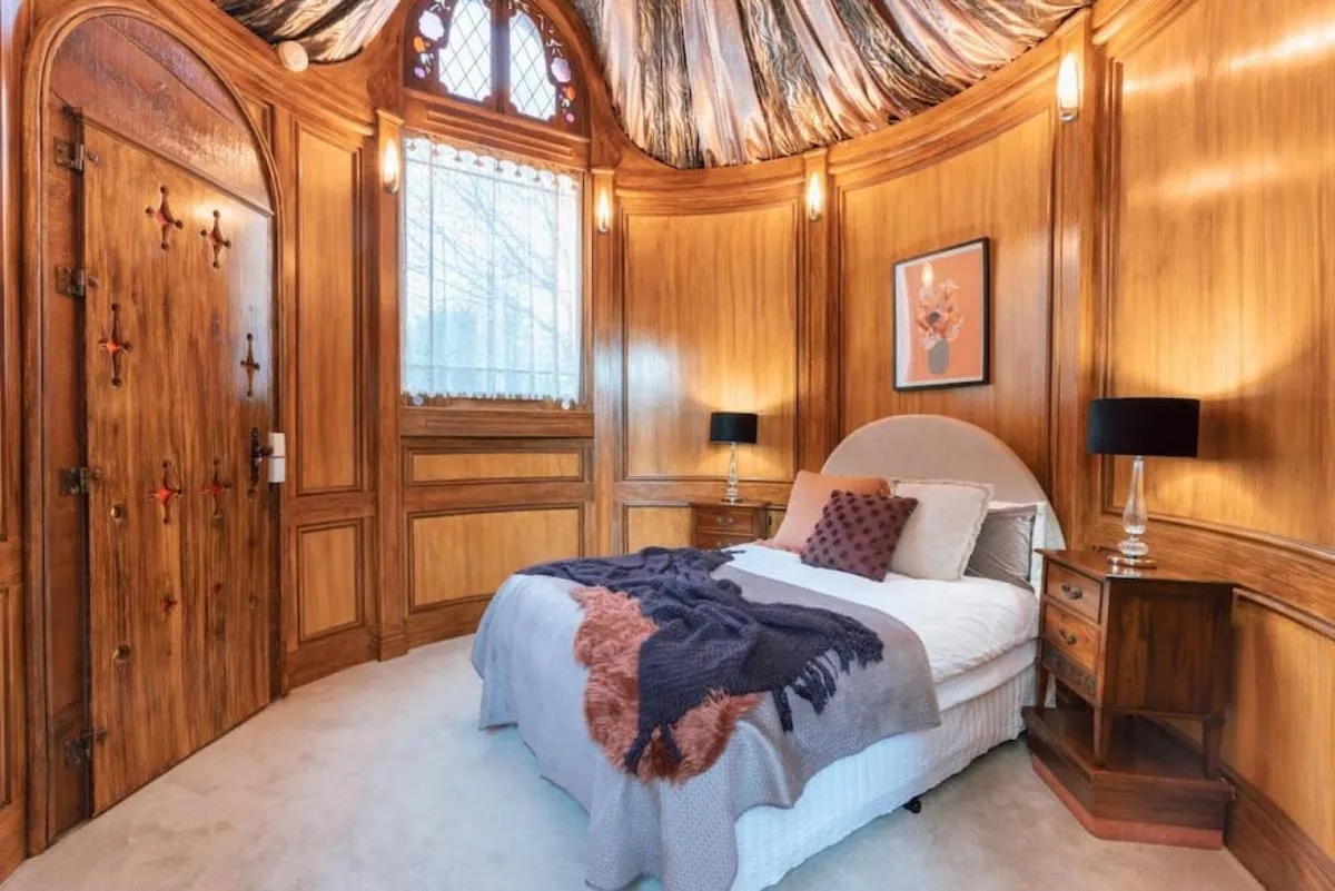 Image 1 of Olinda Enchanted Tower Spa Gas Log Fire and Netflix